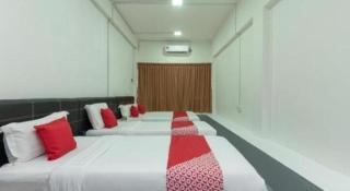 OYO 43993 Madsuite - 1
