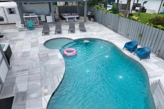 Modern Home - Pool BBQ Jacuzzi Pool table - 6