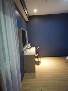 7 Days Premium·Guanyun Nanjing West Road Hesheng Plaza - 7