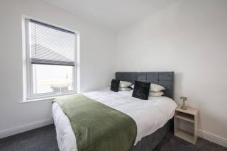 Modern 2-Bed Derby House Free Parking Sleeps 4 - 0