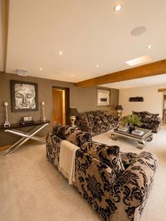 The Lion's Den Barn Countryside Retreat Sleeps 12 with Hot tub - 4