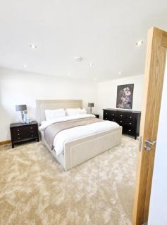 The Lion's Den Barn Countryside Retreat Sleeps 12 with Hot tub - 8