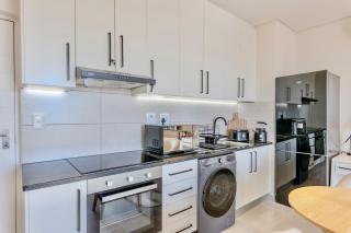 The Stay Edit Skyline 1BR City Views Parking City Junction - 1