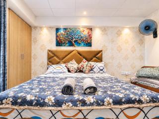 CosyDen 2 Private Apartment at Prime Location - 8