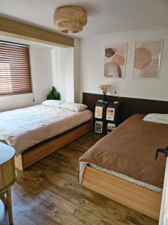 Yongsan, HYBE, Myeongtong, Gwangjang Market, Gyeongbokgung Palace, Luggage Storage Service 8 people - Seul - 3