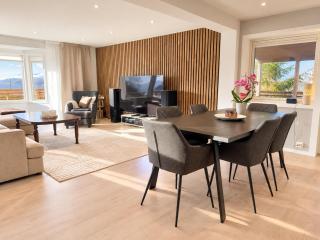 Berg Arctic Retreat 5BR Luxury Home - 9