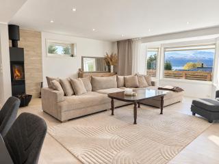 Berg Arctic Retreat 5BR Luxury Home - 0