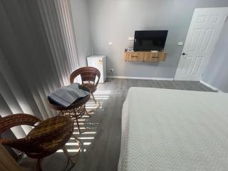 Sunrise Deluxe Ensuite Room Balcony WiFi and AC - 1