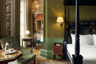 St Pancras London, Autograph Collection - 7