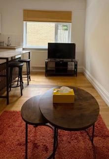 Newton - Bright 1-Bed nr Station & Addenbrooke's - 2