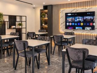 BZN Airport Hotel - 8