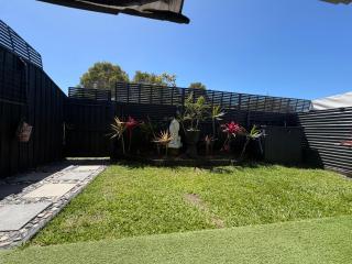 Caloundra Hideaway Family Villas - 2