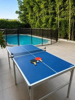 Modern 5BR Retreat - Pool BBQ Court Games & Fun - 3