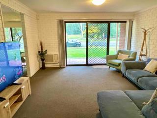 “Riverbank Retreat” Central unit on the river - 4