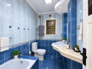 Comfy Room in a Guest house l Shared Bathroom - 6