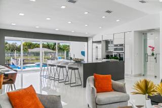 Miami Luxury Escape - Heated Pool Jacuzzi & BBQ - 8