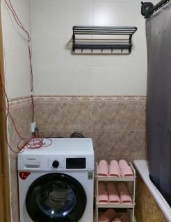 Cozy Triple Room in a Guesthouse, Free Laundry, WiFi - 5