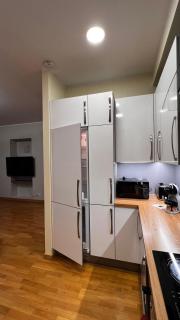 Spacious Apartment with Free Parking - 1