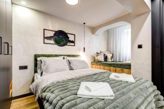 Stylish Urban Studio Private Backyard Fast WiFi - 0
