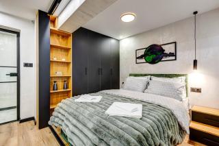 Stylish Urban Studio Private Backyard Fast WiFi - 3