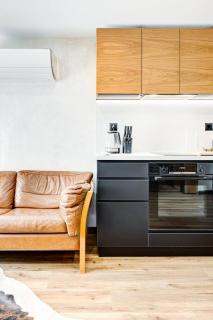 Stylish Urban Studio Private Backyard Fast WiFi - 5