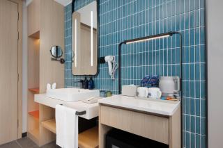 Holiday Inn Express Shenzhen Bay by IHG - 1