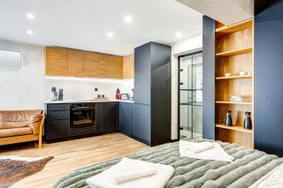 Stylish Urban Studio Private Backyard Fast WiFi - 4