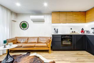 Stylish Urban Studio Private Backyard Fast WiFi - 7