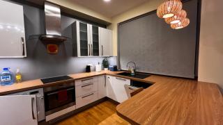 Spacious Apartment with Free Parking - 4