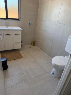 Entire Residential 6 bedroom and 2 bathrooms home and family home - 8
