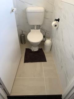 Entire Residential 6 bedroom and 2 bathrooms home and family home - 7