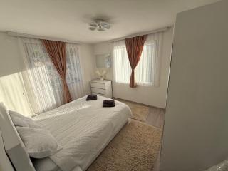 Emily House - 6