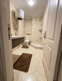 Spacious-Sunny 3BR Family Apartment, Balcony view Maadi - 3
