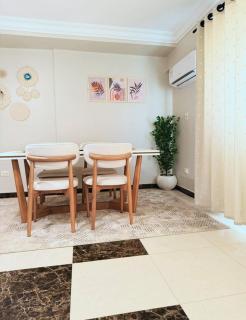 Spacious-Sunny 3BR Family Apartment, Balcony view Maadi - 2