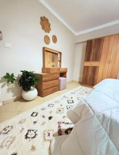 Spacious-Sunny 3BR Family Apartment, Balcony view Maadi - 1