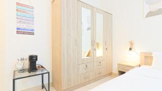 The Oak Studio with Balcony & Sea View Pool & Gym - 2