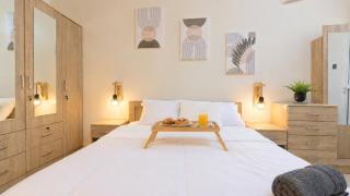 The Oak Studio with Balcony & Sea View Pool & Gym - 6