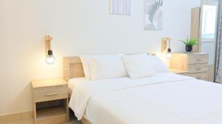 The Oak Studio with Balcony & Sea View Pool & Gym - 3
