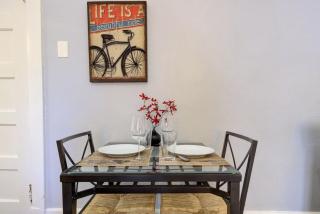 Unwind and Relax in a Historic Midtown Property - 6