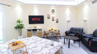 Modern Studio with SeaView Pool & Gym - 4