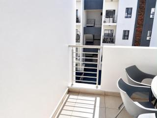 Spacious 2 Bedroom Apartment in Midrand, Waterfall City - Business and Family friendly - 4