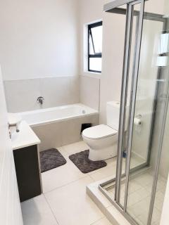 Spacious 2 Bedroom Apartment in Midrand, Waterfall City - Business and Family friendly - 3