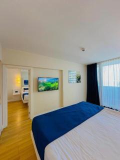 Batumi Orbi City Sea View Rooms - Batumi - 2
