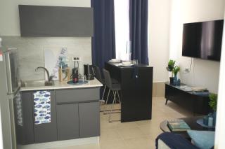 Navy Luxury Apartment - 4