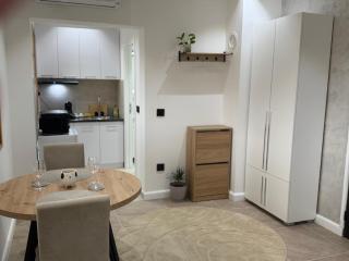 Q Apartment 2 - 4