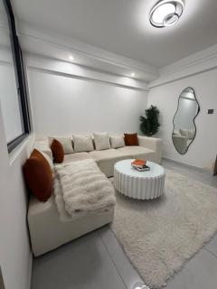 Comfort Suite Westlands Balcony, View & Gym - 1