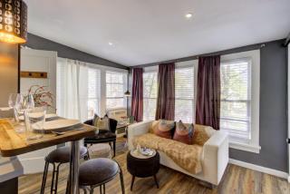 Historic but Modern with Relaxing Natural Light - 0