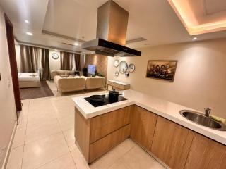 Elegant Studio Apartment in Gold Crest DHA - 5