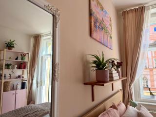 Sweet Haven in Prague City Center with Balcony - Praga - 1