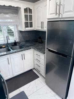 Columbus Heights Ocean Breeze 2BR Sea-View Escape - 2